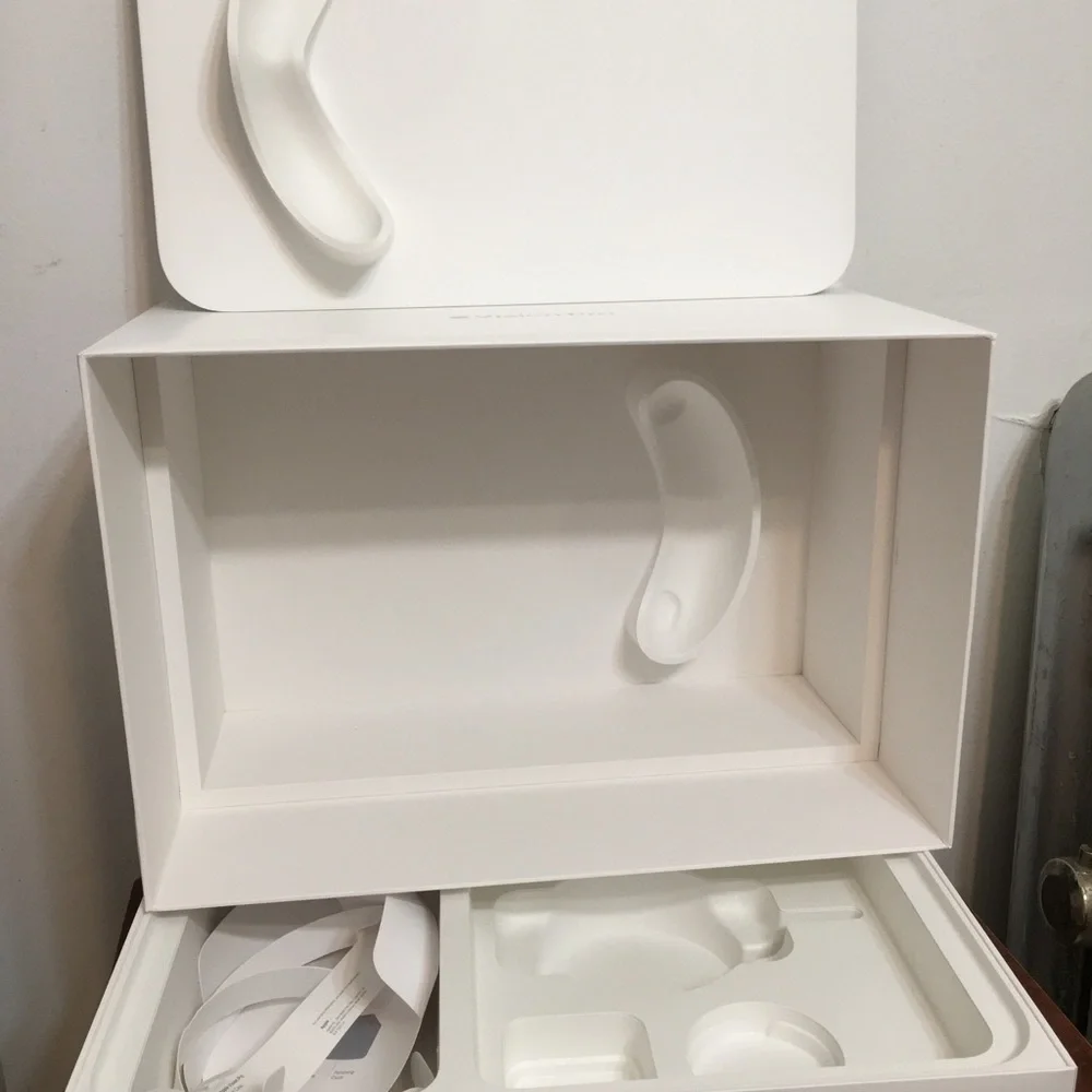 Apple Vision Pro Empty Box And Shopping Bag Only. Please Noted it’s ONLY EMPTY